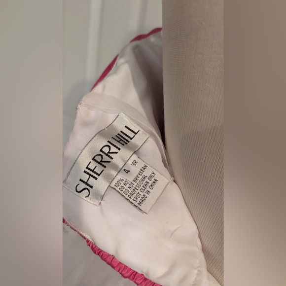 Size 4 traditional Sherri Hill white with pink accent in excellent condition. - Picture 4 of 4